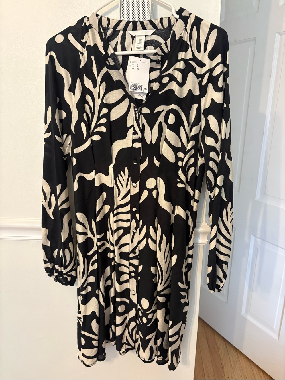 H&M Black and Cream Long-Sleeve Button-Front Dress